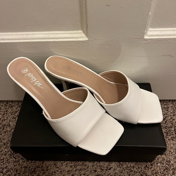 Nasty Gal Square-Toed White Heeled Mules - Size 7.5 - Picture 4 of 6